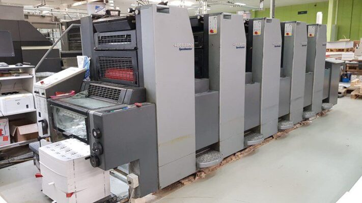 تصویری از دستگاه چاپ افست Heidelberg SM52 با قابلیت چاپ دقیق و کیفیت پایدار برای سفارشات تجاری و بستهبندی